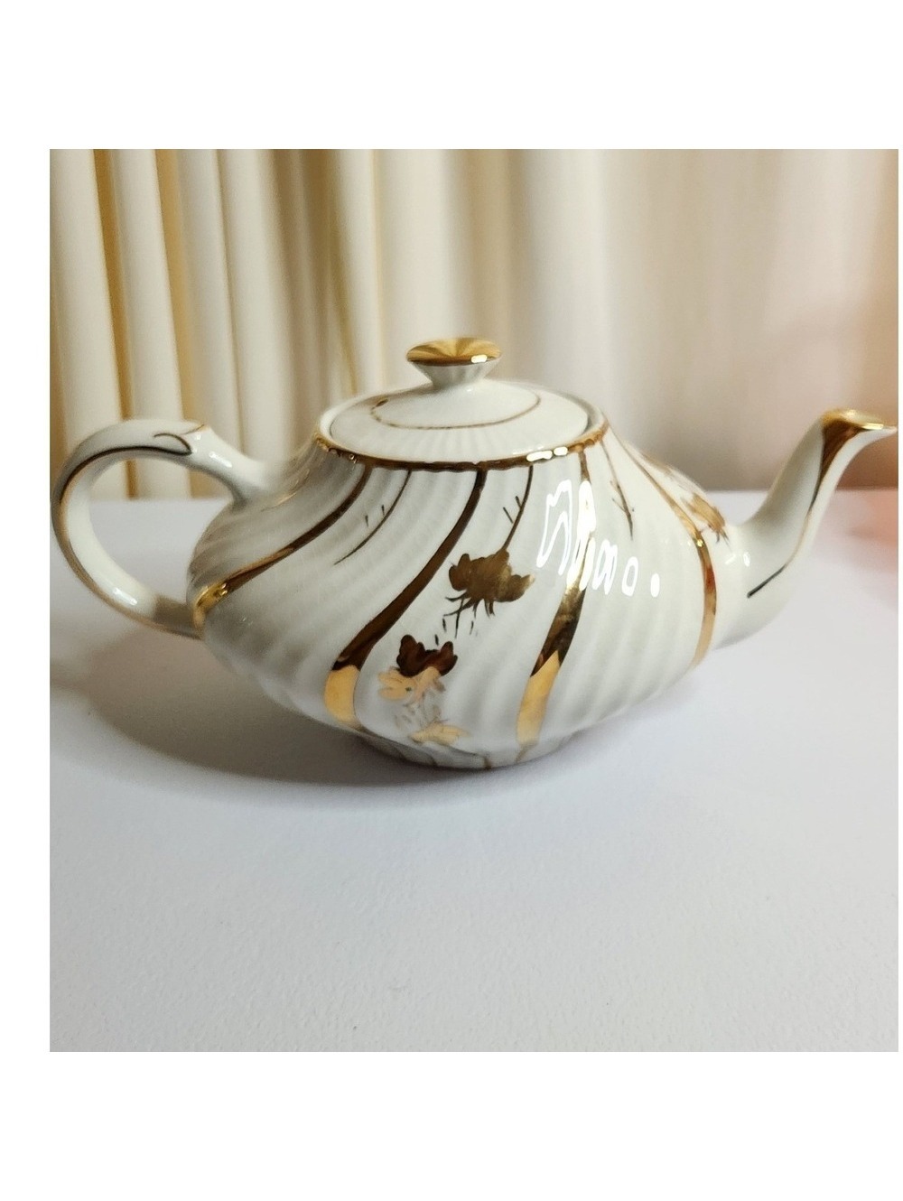 Arthur Wood Aladdin Style Porcelain Teapot